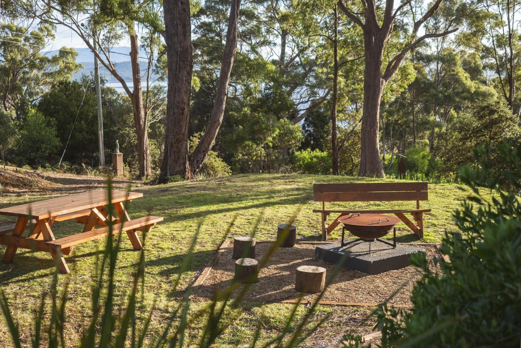 Blyth Retreat, Bruny Island Holiday home *
